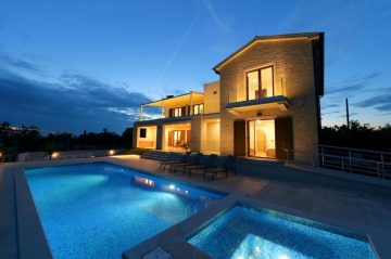 Luxuriöse Designer-Villa mit Meerblick, Swimmingpool inkl. Jacuzzi und Sauna in Svetvinčenat, 52342 Svetvinčenat (Kroatien), Villa zum Kauf