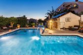 Istrische Luxus-Villa mit Swimmingpool in zentraler Lage von Medulin - Außenbereich