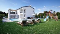 Neubau-Villa mit Swimmingpool, Meerblick und großem Grundstück in Marčana - Poolbereich
