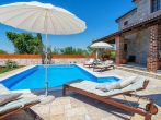 Istrische Luxus-Designer-Villa mit Swimmingpool in ruhiger und idyllischer Lage von Višnjan - Außenbereich