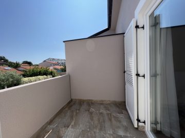 Gepflegte Dachgeschosswohnung Mit Zwei Balkone In Unmittelbarer Meeresnähe In Medulin, 52100 Medulin (Kroatien), Dachgeschosswohnung