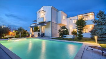 Moderne Luxus Architekten-Villa mit Swimmingpool und Fitnessraum, sowie separaten Apartment in Pula, 52100 Pula (Kroatien), Villa