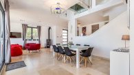 Luxuriöse moderne Designer-Villa mit Meerblick in Poreč - Wohn- und Essbereich