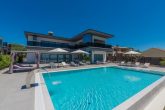 Moderne High-End Luxus-Designer-Villa mit Mosaik-Swimmingpool und Meerblick in Kaštelir-Labinci - Außenbereich